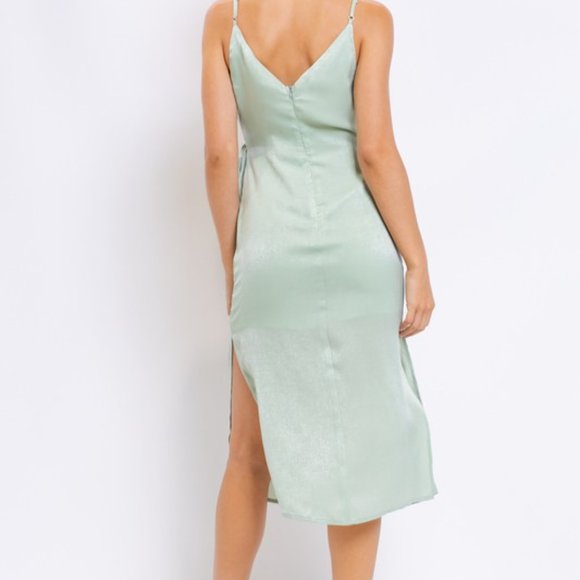 NWT Satin wrapped midi dress - Picture 3 of 8
